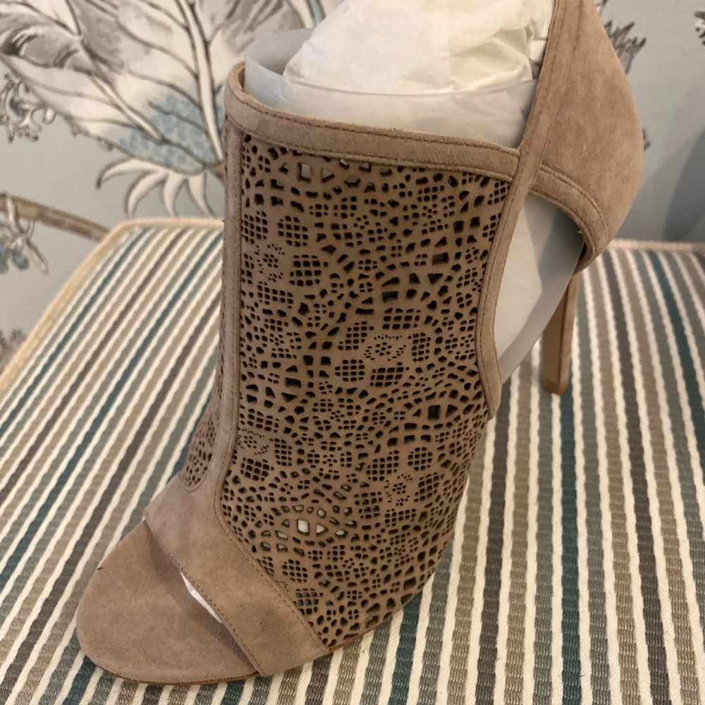 Feragamo heel